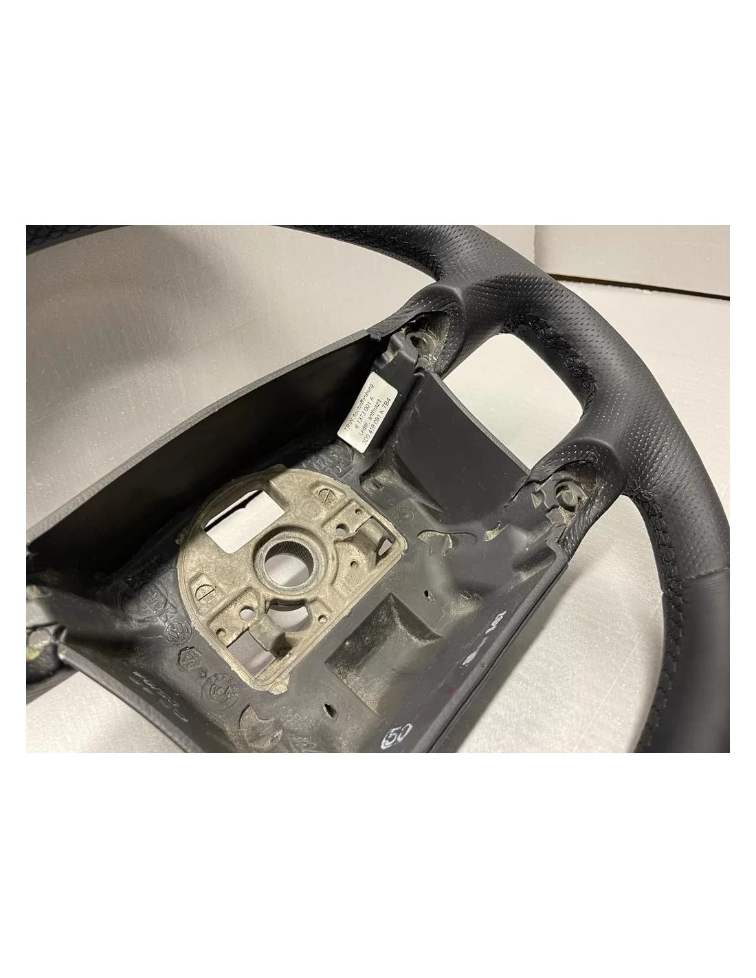  - Steering Wheels - Ratt till Volkswagen Touareg - 3 - Förbättra din körupplevelse med ratten som är designad för Volkswagen To