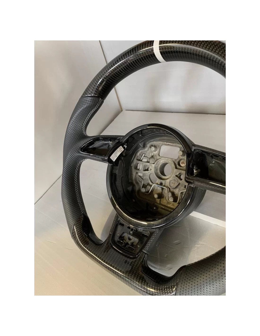  - Volante - Volante para Audi A8 carbono - 3 - ¡Descubra el volante de carbono para Audi A8 en Tuneverse! Mejore su experiencia