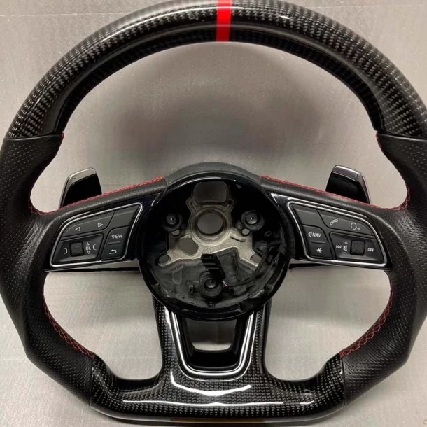  - Steering Wheels - Aangepast Audi S5-stuurwiel met carbon en rood nulpunt - 1 - Upgrade je auto met een aangepast Audi S5 stuu