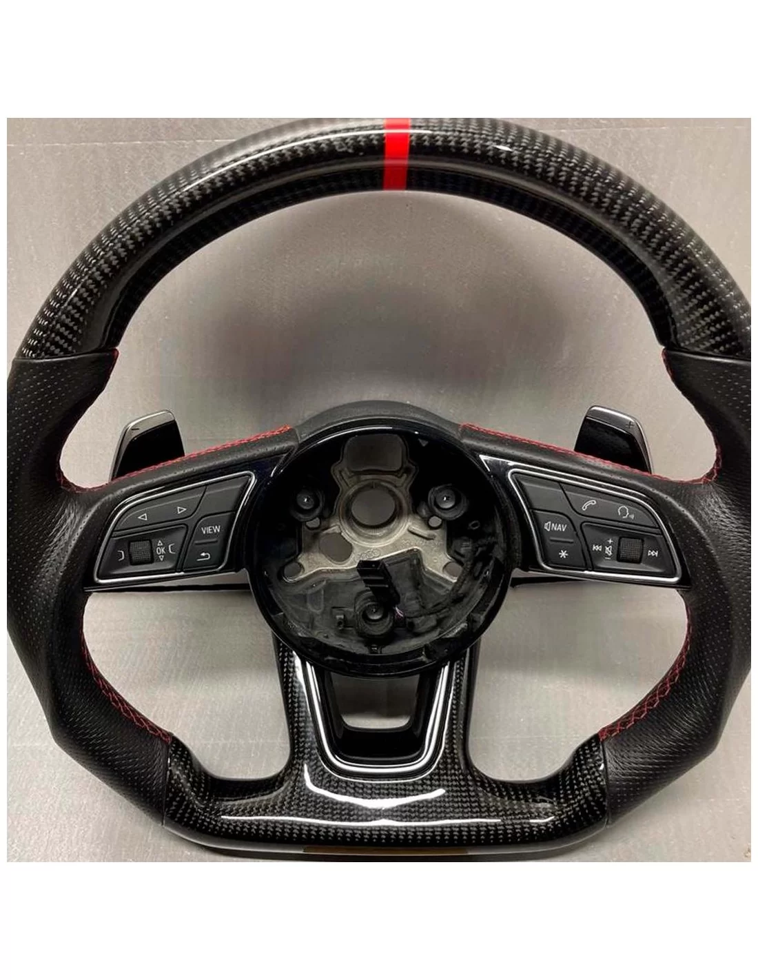  - Steering Wheels - Aangepast Audi S5-stuurwiel met carbon en rood nulpunt - 1 - Upgrade je auto met een aangepast Audi S5 stuu