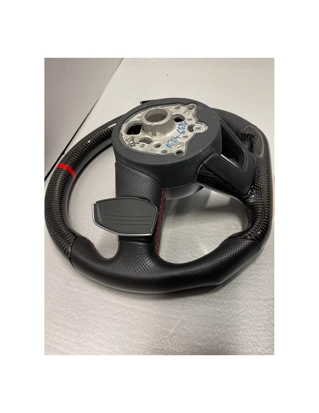  - Steering Wheels - Aangepast Audi S5-stuurwiel met carbon en rood nulpunt - 4 - Upgrade je auto met een aangepast Audi S5 stuu