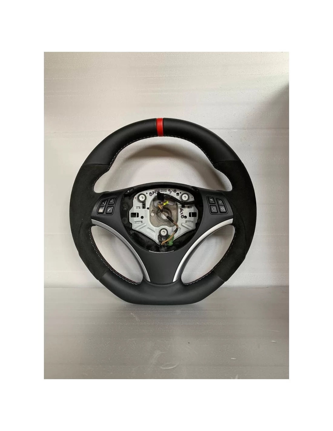  - Steering Wheels - Volante para BMW Е90 Е91 - 1 - Descubra o Volante perfeito para BMW E90 E91 na Tuneverse! Melhore o seu con