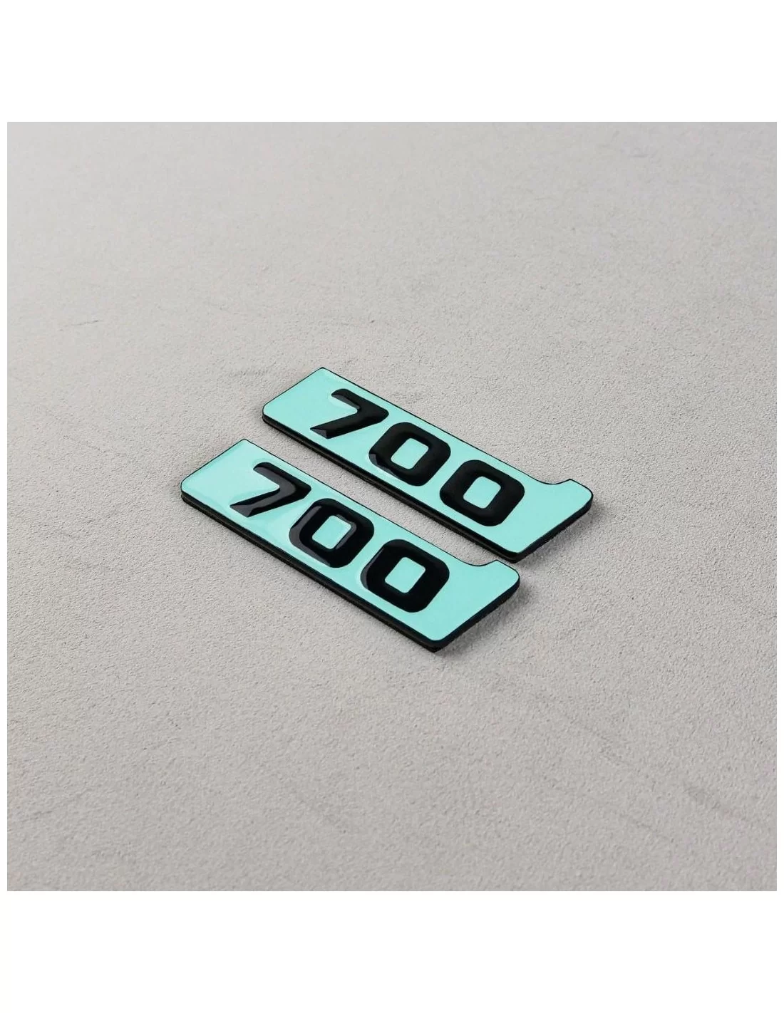  - logo & Emblems - Badges Brabus 700 BITURBO Tiffany métallisés pour Mercedes-Benz W463A Classe G - 2 - Modernisez votre Merced