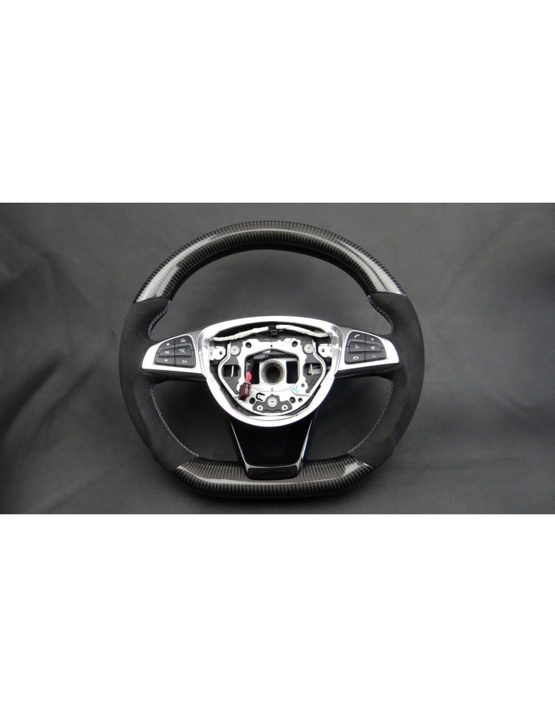 - Volante - Mercedes-Benz Clase C W205 Volante Carbono Alcantara - 1 - Mejora tu coche con el volante Mercedes-Benz Clase C W20 - Volante - Mercedes-Benz Clase C W205 Volante Carbono Alcantara - 1 - Mejora tu coche con el volante Mercedes-Benz Clase C W20
