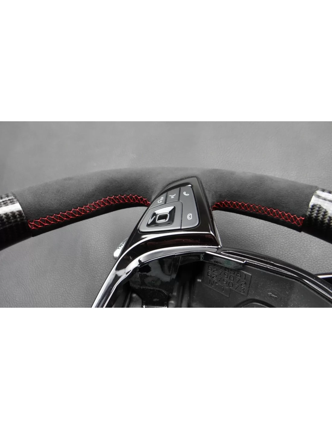 - Steering Wheels - 梅赛德斯-奔驰 W205 W222 W212 W213 碳阿尔坎塔拉方向盘 - 7 - 梅赛德斯-奔驰 W205 W222 W212 W213 方向盘采用优质碳纤维 Alcantara 面料,可增强握感和时尚感,为  - Steering Wheels - 梅赛德斯-奔驰 W205 W222 W212 W213 碳阿尔坎塔拉方向盘 - 7 - 梅赛德斯-奔驰 W205 W222 W212 W213 方向盘采用优质碳纤维 Alcantara 面料,可增强握感和时尚感,为