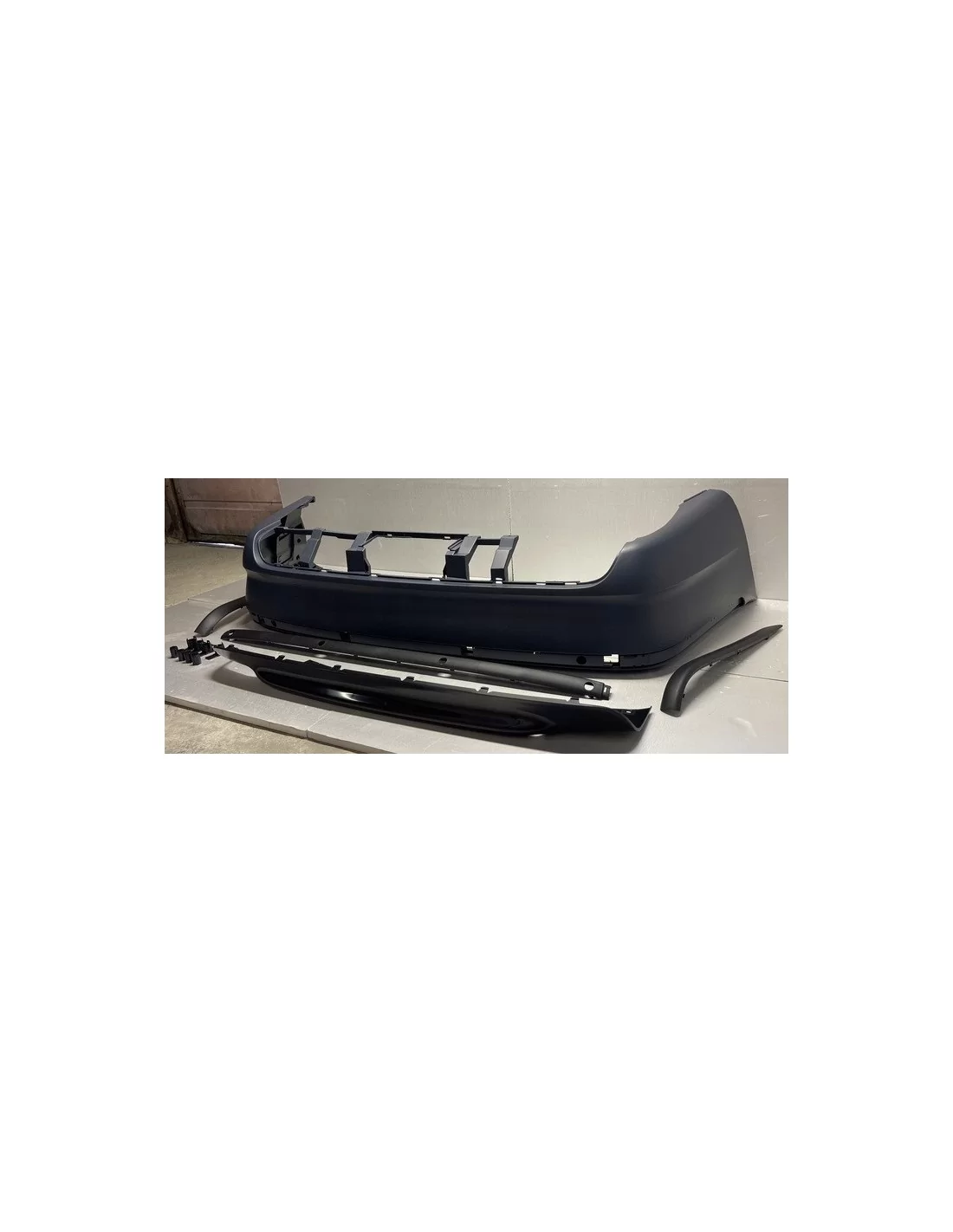 - BMW - Bakre stötfångare BMW 3-serie E46 1997-2006 M-Tech-stil - 2 - Uppgradera din BMW 3-serie E46 (1997-2006) med en bakre s - BMW - Bakre stötfångare BMW 3-serie E46 1997-2006 M-Tech-stil - 2 - Uppgradera din BMW 3-serie E46 (1997-2006) med en bakre s