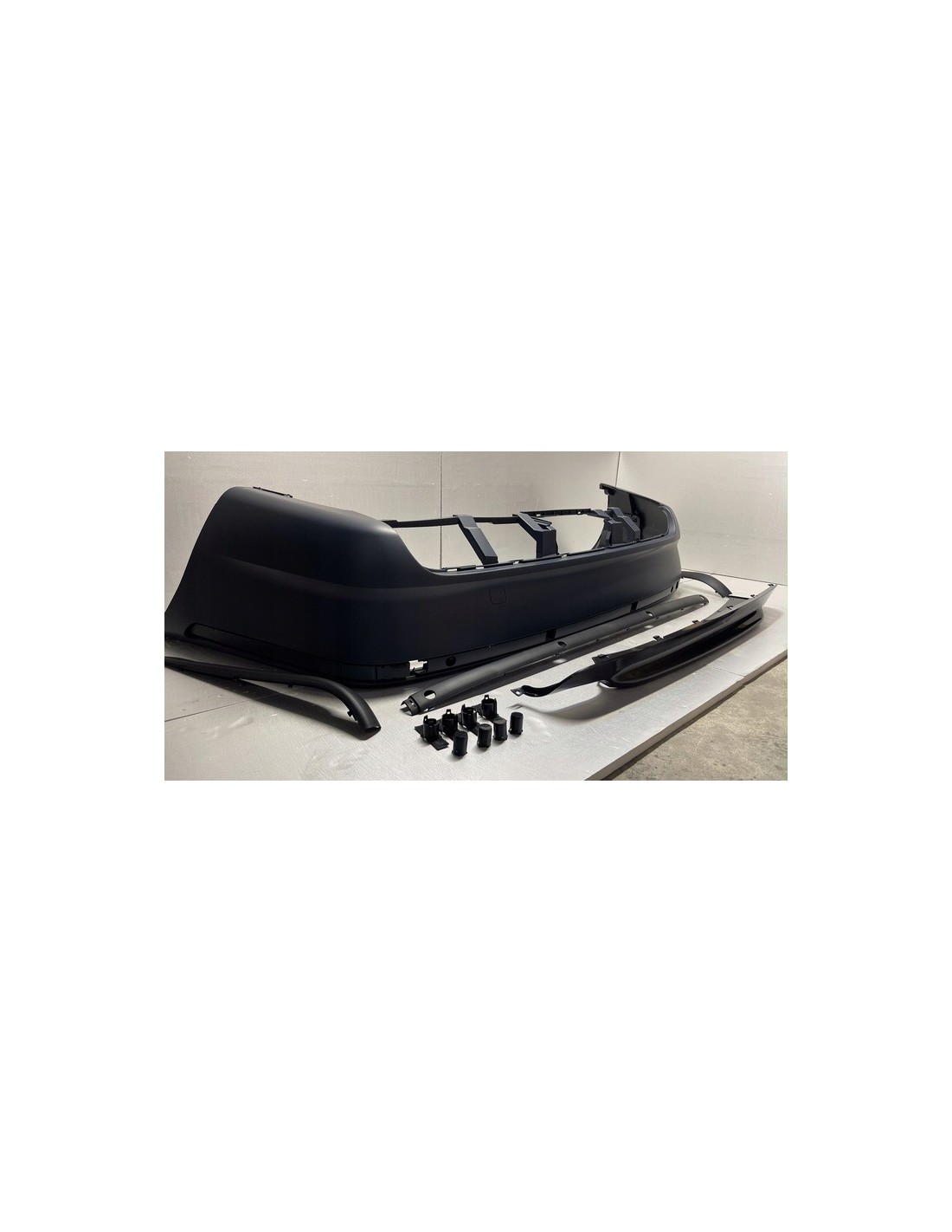  - BMW - Pare-chocs arrière BMW Série 3 E46 1997-2006 M-Tech style - 1 - Améliorez votre BMW Série 3 E46 (1997-2006) avec un par