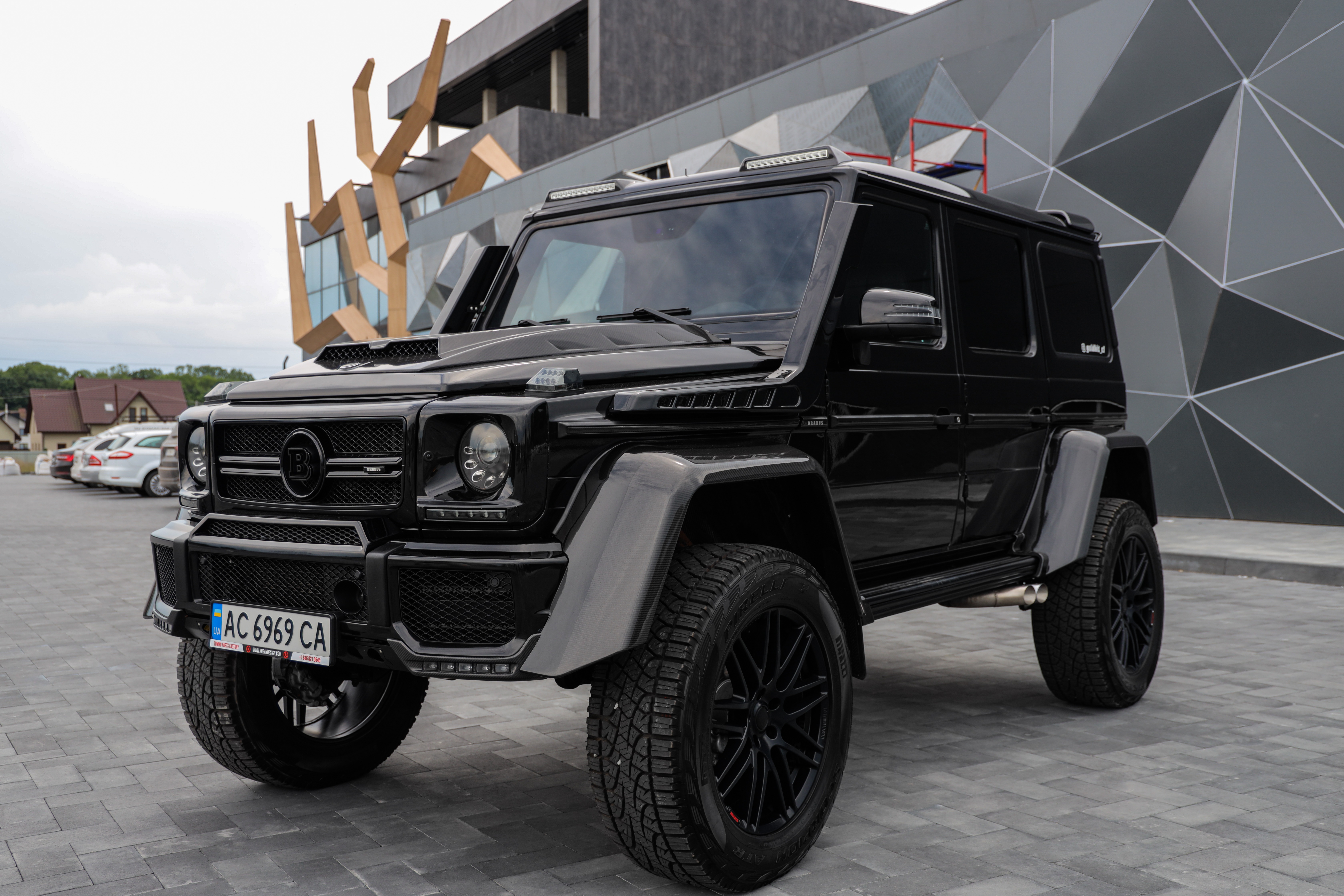Mercedes G-Wagon 4x4² vs 6x6: Which One Is Right for You?